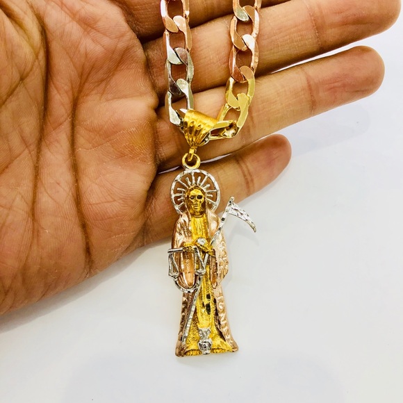 Gold Filled Santa Muerte pendant with chain - Picture 4 of 7